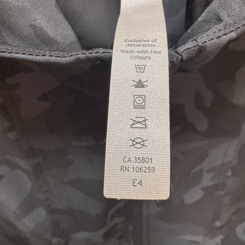 LULULEMON Women's Pack It Up Black Camo Jacket Sz 2 Vented Pockets Hooded - Picture 6 of 13